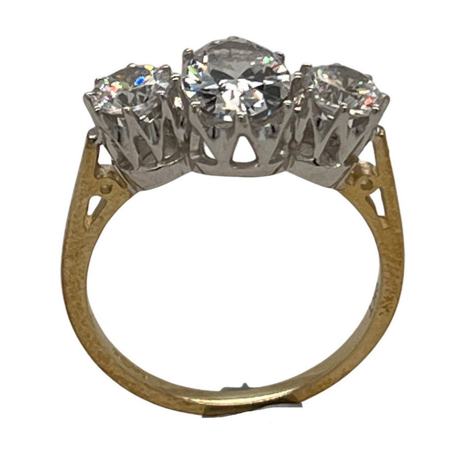 9ct gold (375) ring yellow gold 2.23g white oval cz  prong setp