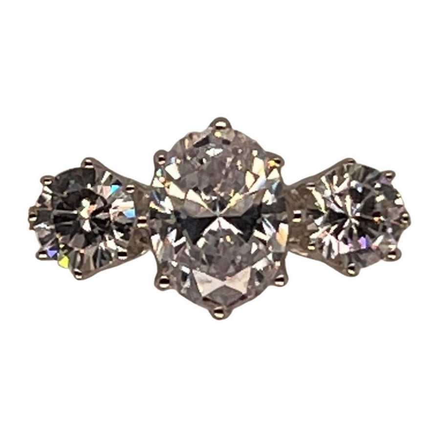 9ct gold (375) ring yellow gold 2.23g white oval cz  prong setp