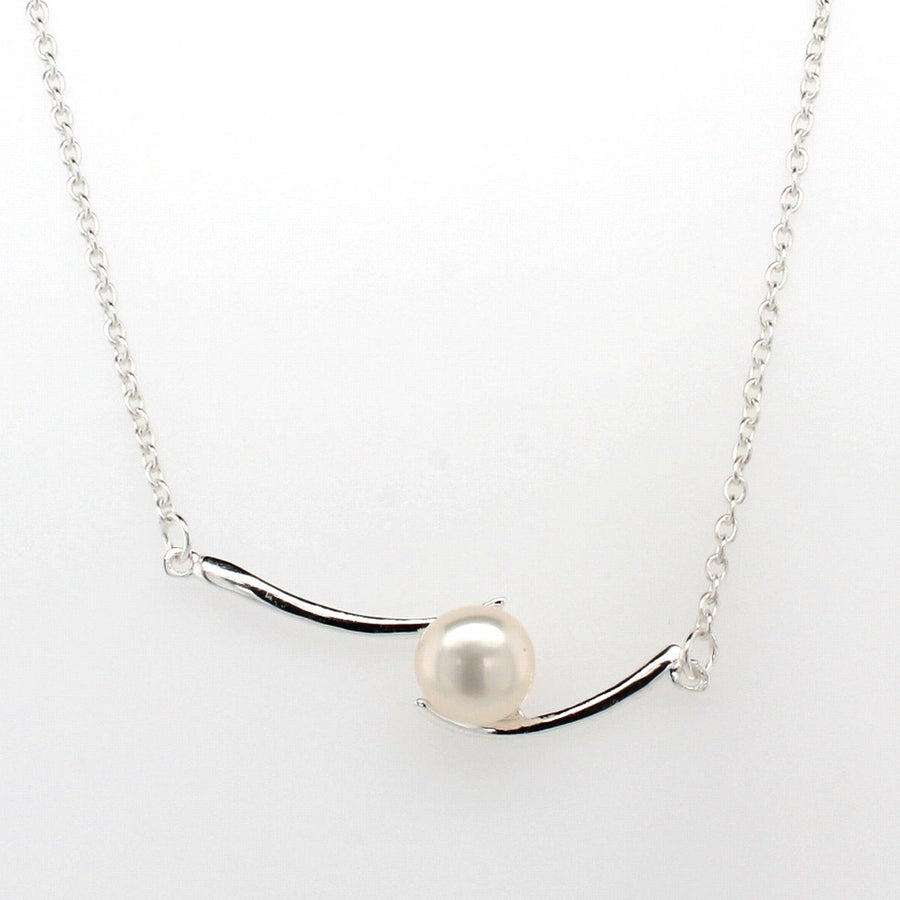 silver small pearl�curved bar necklace on a 45cm chain  a